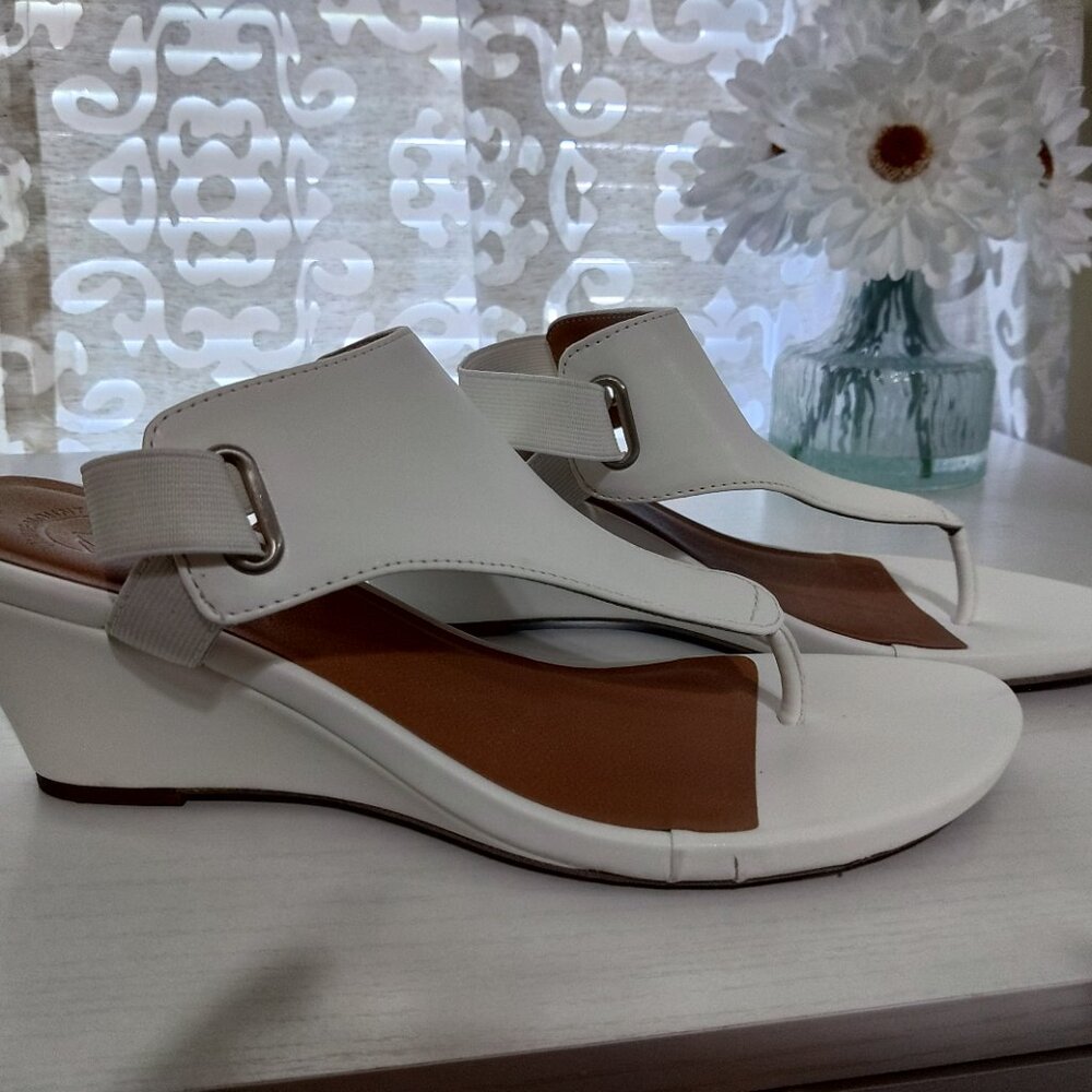 Size 10 white white mountain shoes
